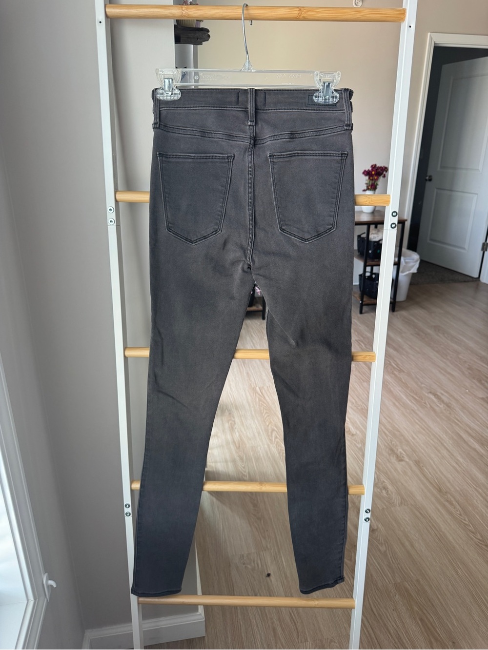 Abercrombie & Fitch Women’s Skinny Jeans in Washed Charcoal - Picture 4 of 6
